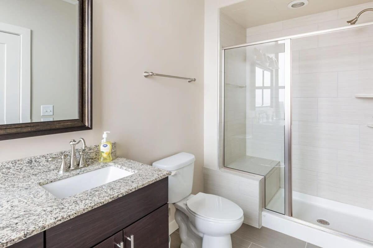 2B 2Ba Luxury Downtown Suite Rooftop Deck & Gym Baltimore Bagian luar foto