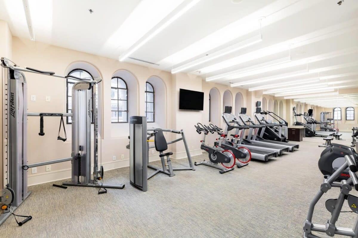 2B 2Ba Luxury Downtown Suite Rooftop Deck & Gym Baltimore Bagian luar foto