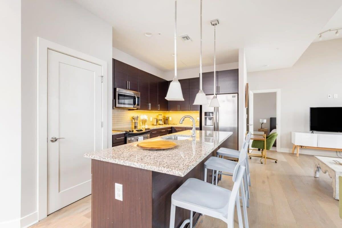 2B 2Ba Luxury Downtown Suite Rooftop Deck & Gym Baltimore Bagian luar foto