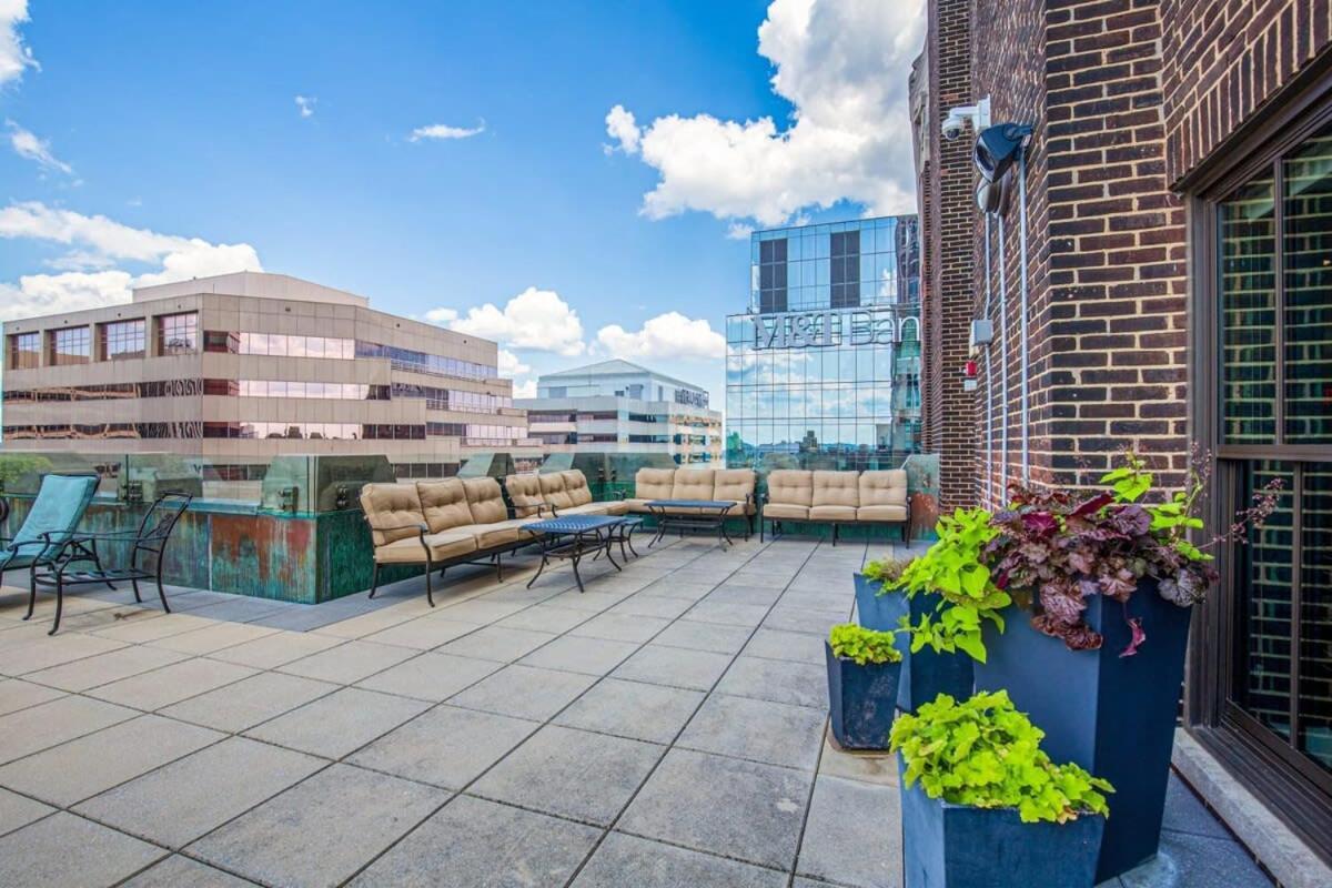 2B 2Ba Luxury Downtown Suite Rooftop Deck & Gym Baltimore Bagian luar foto